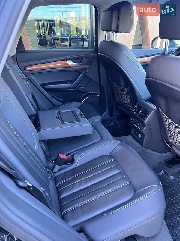 Внедорожник / Кроссовер Audi Q5 2021 в Луцке