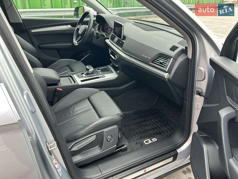 Внедорожник / Кроссовер Audi Q5 2020 в Киеве