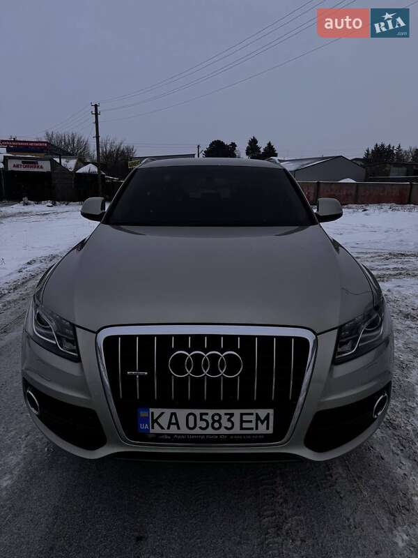 Внедорожник / Кроссовер Audi Q5 2012 в 
