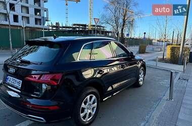 Внедорожник / Кроссовер Audi Q5 2018 в 