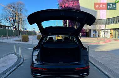 Внедорожник / Кроссовер Audi Q5 2018 в 