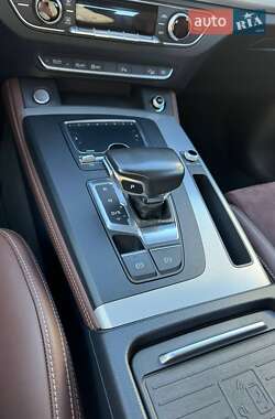 Внедорожник / Кроссовер Audi Q5 2018 в 