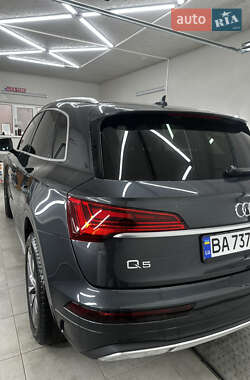 Внедорожник / Кроссовер Audi Q5 2021 в 