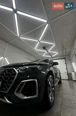 Внедорожник / Кроссовер Audi Q5 2021 в 