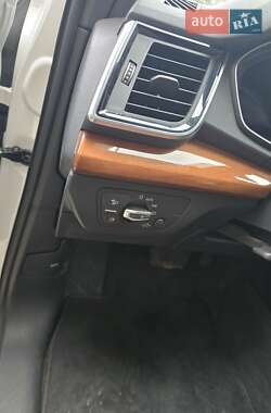 Внедорожник / Кроссовер Audi Q5 2021 в 