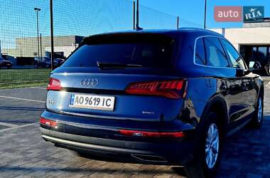 Позашляховик / Кросовер Audi Q5 2019 в Ужгороді