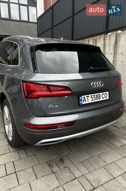 Внедорожник / Кроссовер Audi Q5 2018 в 