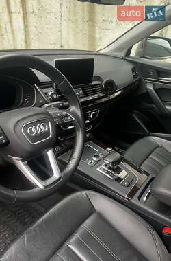 Внедорожник / Кроссовер Audi Q5 2018 в 