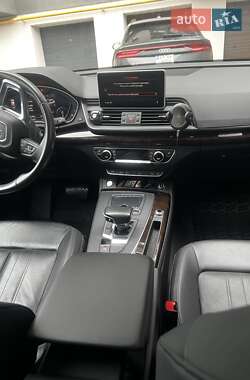 Внедорожник / Кроссовер Audi Q5 2018 в 