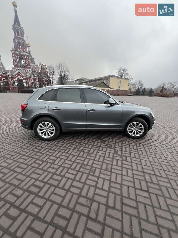 Внедорожник / Кроссовер Audi Q5 2015 в Каменском