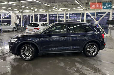 Внедорожник / Кроссовер Audi Q5 2018 в 