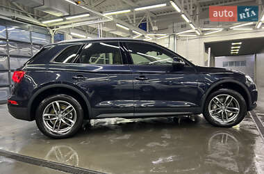 Внедорожник / Кроссовер Audi Q5 2018 в 