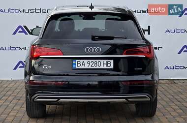 Позашляховик / Кросовер Audi Q5 2021 в 