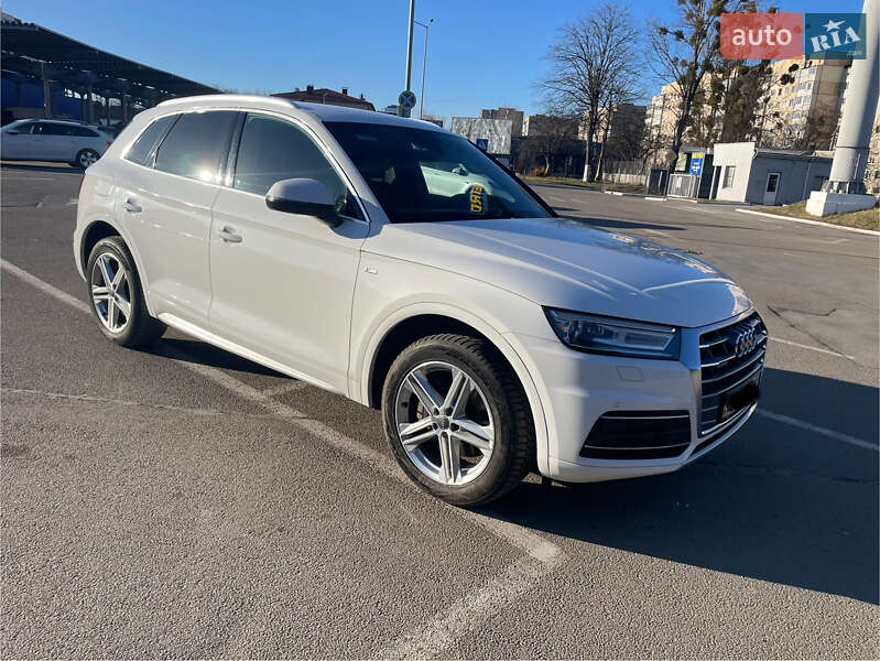 Внедорожник / Кроссовер Audi Q5 2017 в 