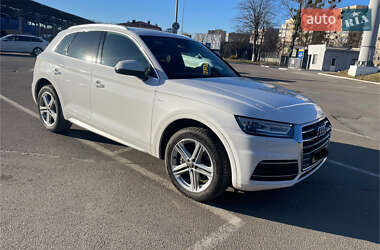 Внедорожник / Кроссовер Audi Q5 2017 в 