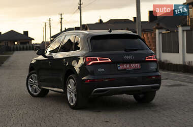 Внедорожник / Кроссовер Audi Q5 2018 в 