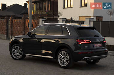 Внедорожник / Кроссовер Audi Q5 2018 в 
