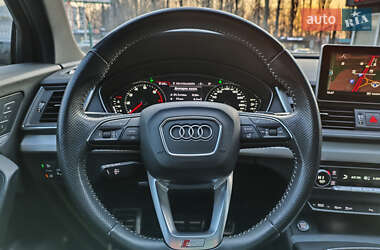 Внедорожник / Кроссовер Audi Q5 2017 в 