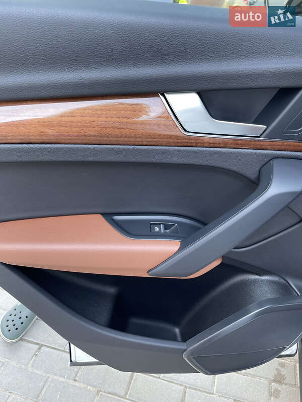 Внедорожник / Кроссовер Audi Q5 2021 в Львове
