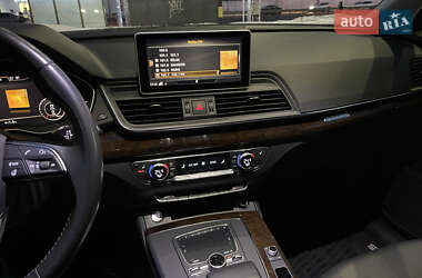 Внедорожник / Кроссовер Audi Q5 2018 в 