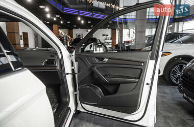 Позашляховик / Кросовер Audi Q5 2021 в 
