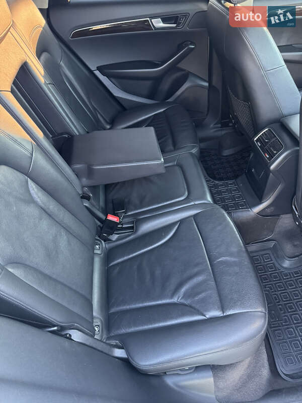 Внедорожник / Кроссовер Audi Q5 2011 в Коростене