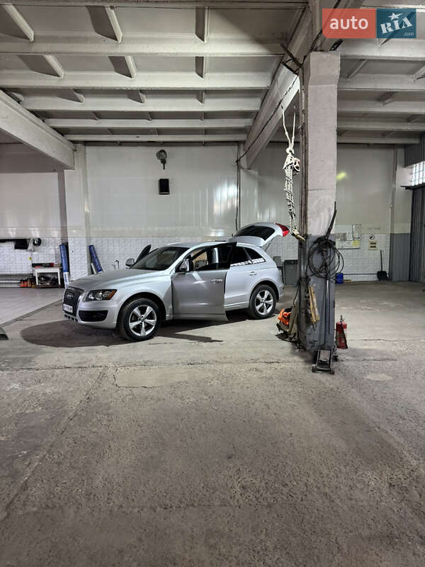 Внедорожник / Кроссовер Audi Q5 2011 в Коростене