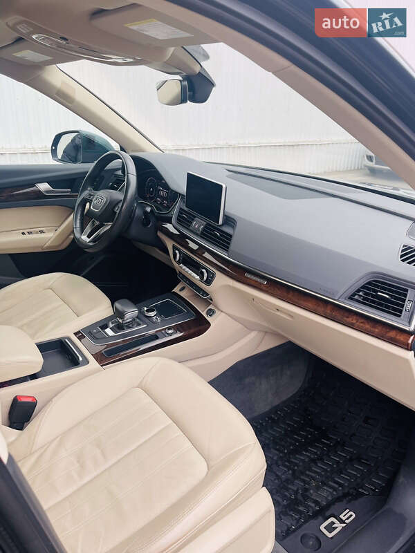 Внедорожник / Кроссовер Audi Q5 2017 в Луцке