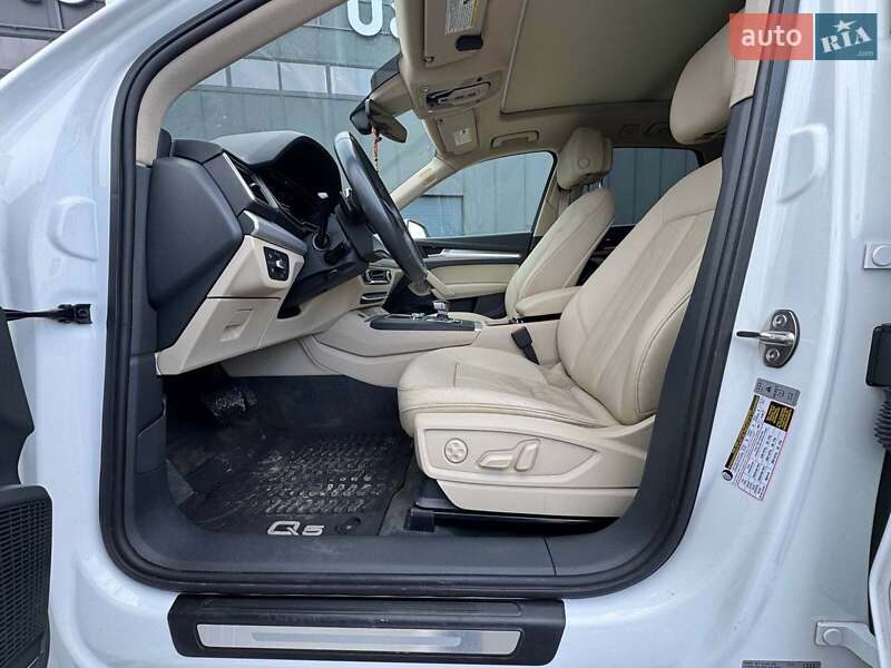 Позашляховик / Кросовер Audi Q5 2018 в Львові