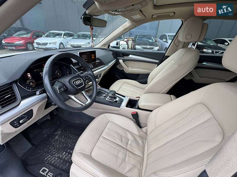 Позашляховик / Кросовер Audi Q5 2018 в Львові