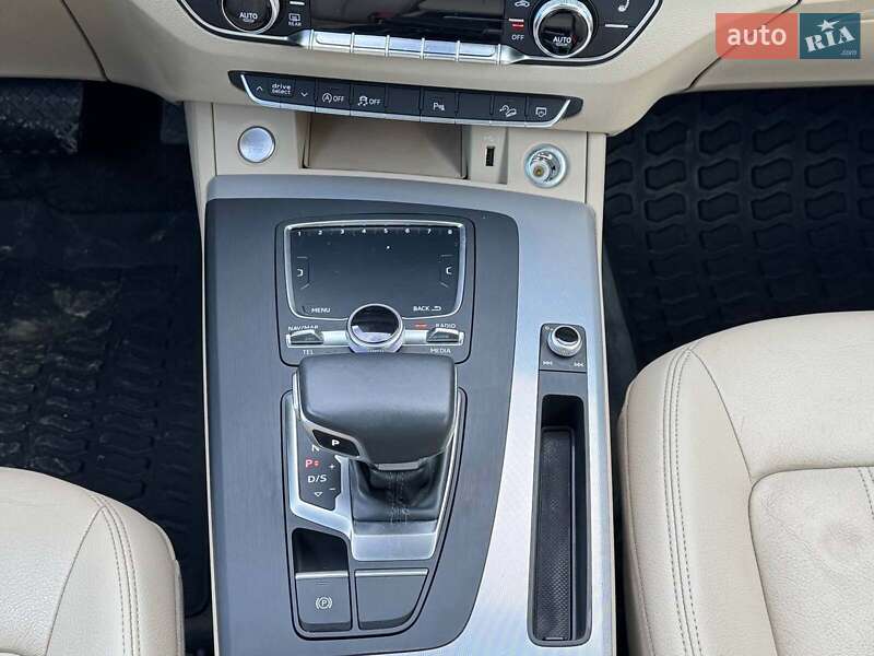 Позашляховик / Кросовер Audi Q5 2018 в Львові