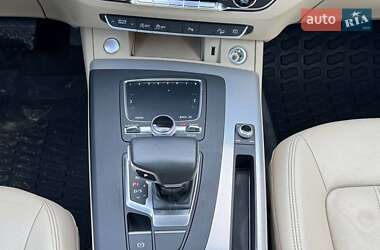 Внедорожник / Кроссовер Audi Q5 2018 в 