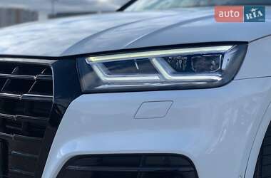 Внедорожник / Кроссовер Audi Q5 2018 в 