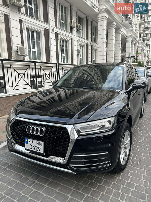 Внедорожник / Кроссовер Audi Q5 2020 в 