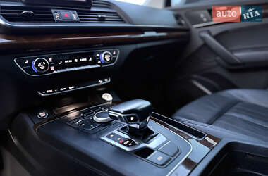 Позашляховик / Кросовер Audi Q5 2018 в 