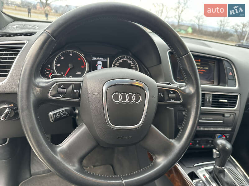 Внедорожник / Кроссовер Audi Q5 2010 в Черновцах