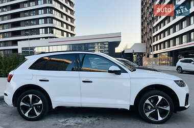 Внедорожник / Кроссовер Audi Q5 2022 в 