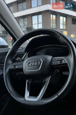 Внедорожник / Кроссовер Audi Q5 2022 в 