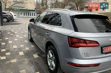 Внедорожник / Кроссовер Audi Q5 2018 в 