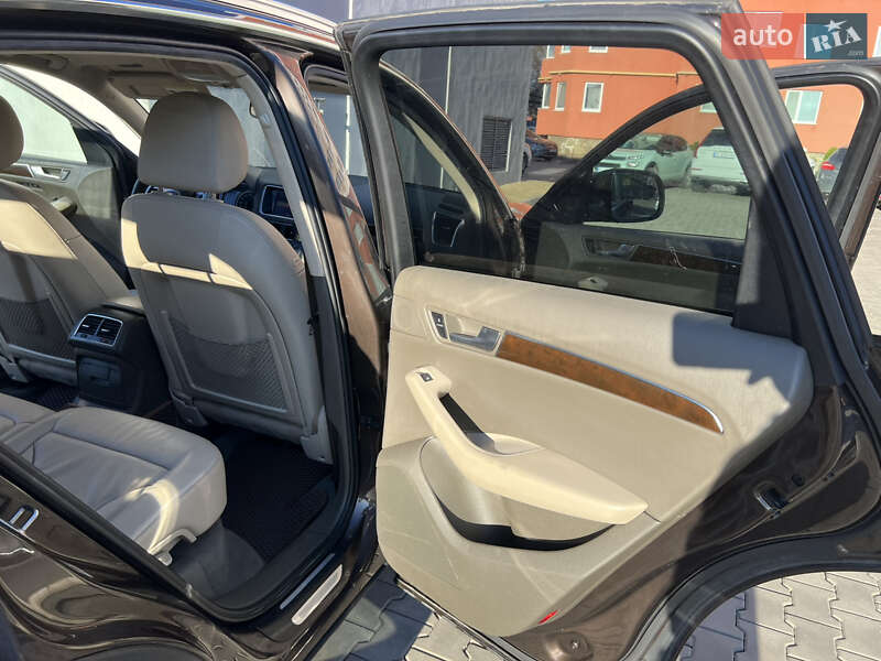 Внедорожник / Кроссовер Audi Q5 2010 в Луцке