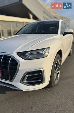 Внедорожник / Кроссовер Audi Q5 2021 в 