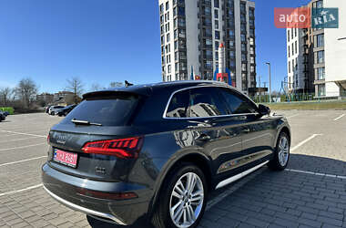 Позашляховик / Кросовер Audi Q5 2017 в 