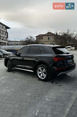 Внедорожник / Кроссовер Audi Q5 2017 в 