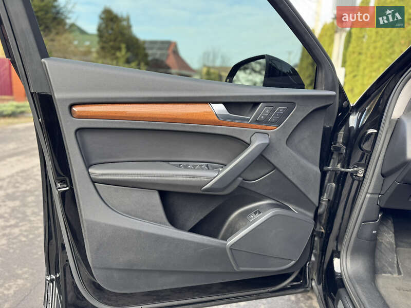 Позашляховик / Кросовер Audi Q5 2020 в Києві