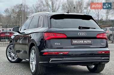 Внедорожник / Кроссовер Audi Q5 2017 в 