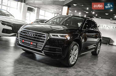 Позашляховик / Кросовер Audi Q5 2018 в 