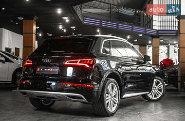 Позашляховик / Кросовер Audi Q5 2018 в 