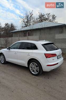 Позашляховик / Кросовер Audi Q5 2018 в 