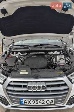 Позашляховик / Кросовер Audi Q5 2018 в 