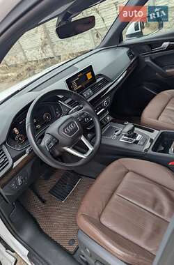 Позашляховик / Кросовер Audi Q5 2018 в 